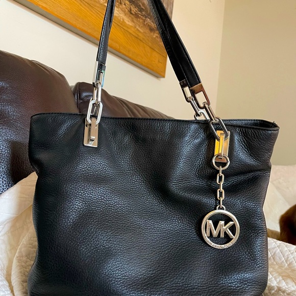 MK Bag! New Condition🤩 - Picture 2 of 5